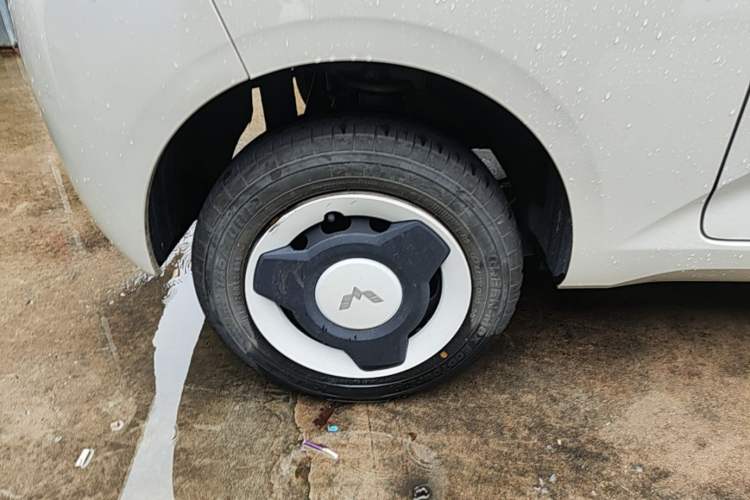 Used Wuling Hongguang MINIEV 2024 3rd Generation 215km Youth Edition Right Rear Wheel Hub