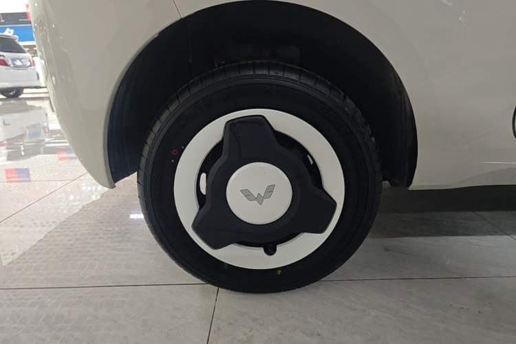 Used Wuling Hongguang MINIEV 2024 3rd Generation 215km Youth Edition Right Rear Wheel Hub