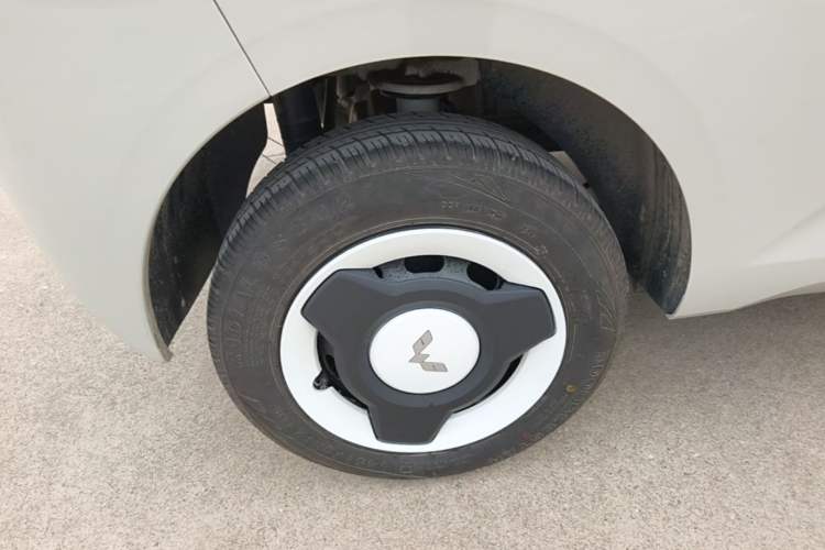 Used Wuling Hongguang MINIEV 2024 3rd Generation 215km Advanced Version Right Rear Wheel Hub
