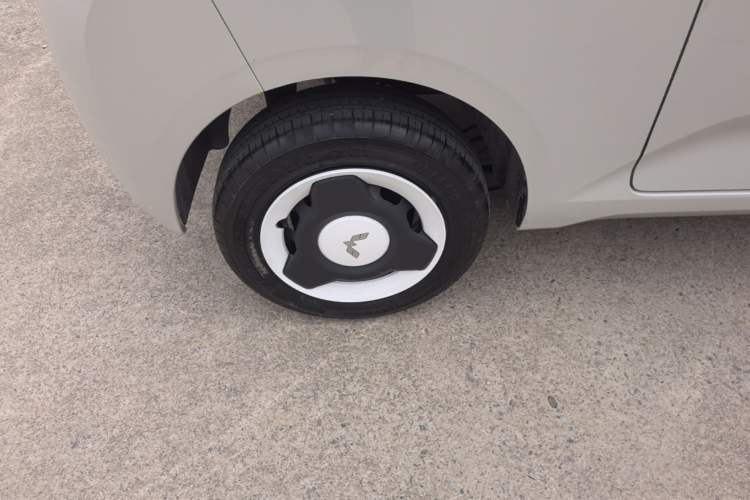 Used Wuling Hongguang MINIEV 2024 3rd Generation 215km Youth Edition Right Rear Wheel Hub