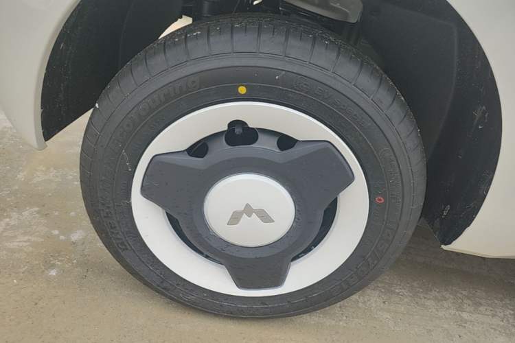Used Wuling Hongguang MINIEV 2024 3rd Generation 215km Youth Edition Right Rear Wheel Hub