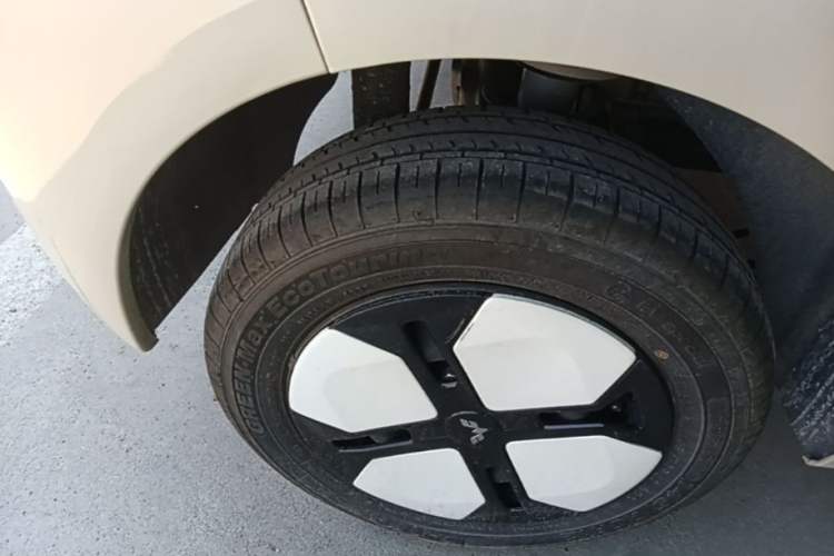 Used Wuling Hongguang MINIEV 2024 3rd Generation 215km Advanced Version Right Rear Wheel Hub