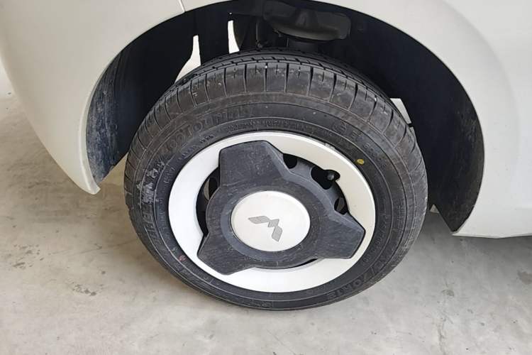 Used Wuling Hongguang MINIEV 2024 3rd Generation 215km Youth Edition Right Rear Wheel Hub