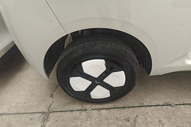 Used Wuling Hongguang MINIEV 2024 3rd Generation 215km Advanced Version Right Rear Wheel Hub