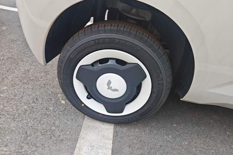 Used Wuling Hongguang MINIEV 2024 3rd Generation 215km Youth Edition Right Rear Wheel Hub