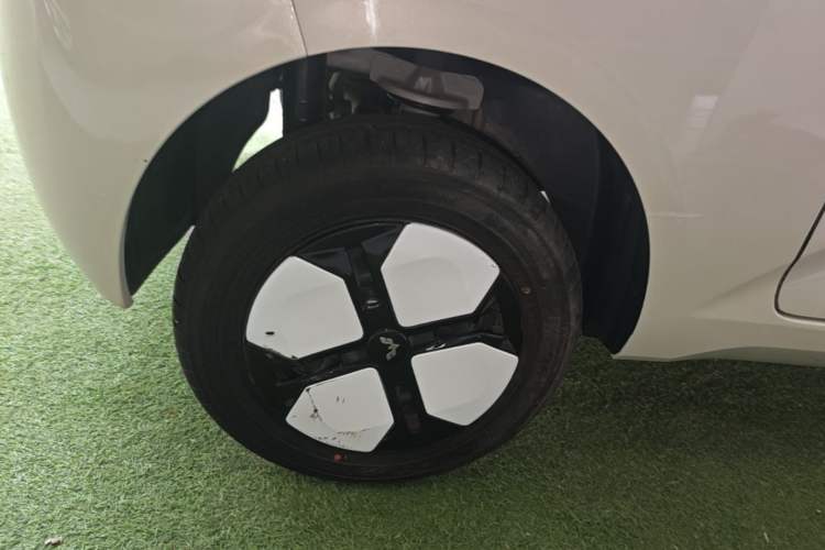 Used Wuling Hongguang MINIEV 2024 3rd Generation 215km Advanced Version Right Rear Wheel Hub