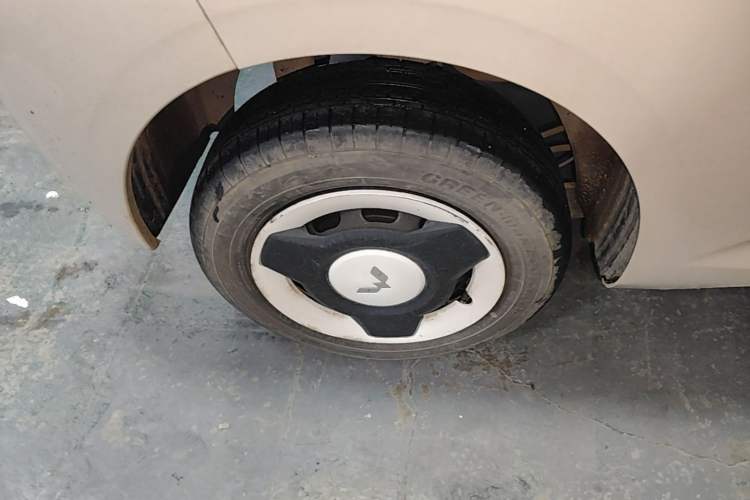Used Wuling Hongguang MINIEV 2024 3rd Generation 215km Youth Edition Right Rear Wheel Hub