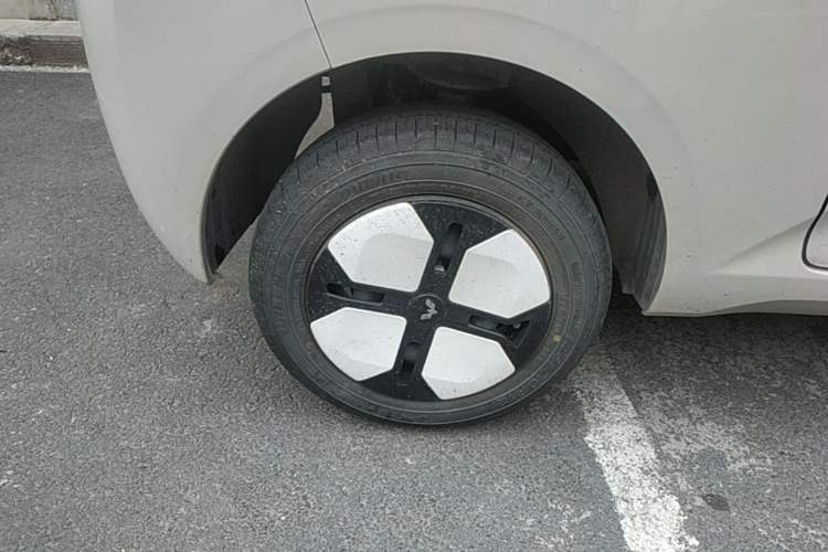 Used Wuling Hongguang MINIEV 2024 3rd Generation 215km Advanced Version Right Rear Wheel Hub