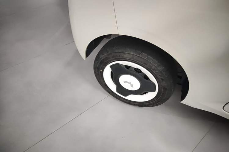 Used Wuling Hongguang MINIEV 2024 3rd Generation 215km Youth Edition Right Rear Wheel Hub