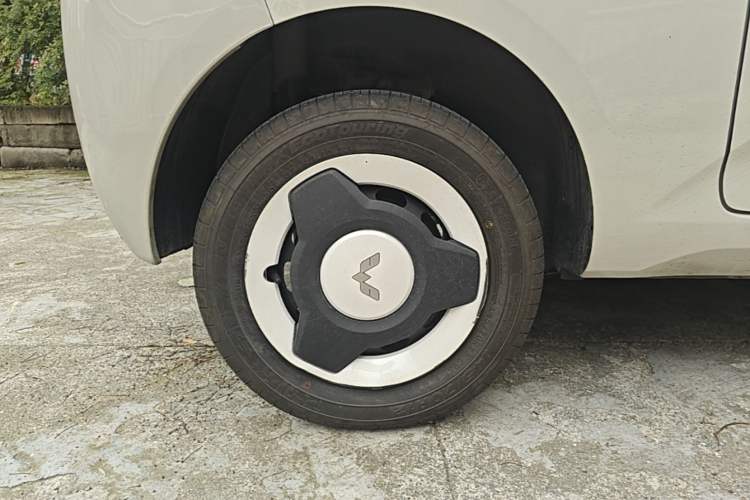 Used Wuling Hongguang MINIEV 2024 3rd Generation 215km Youth Edition Right Rear Wheel Hub
