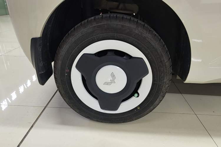 Used Wuling Hongguang MINIEV 2024 3rd Generation 215km Youth Edition Right Rear Wheel Hub