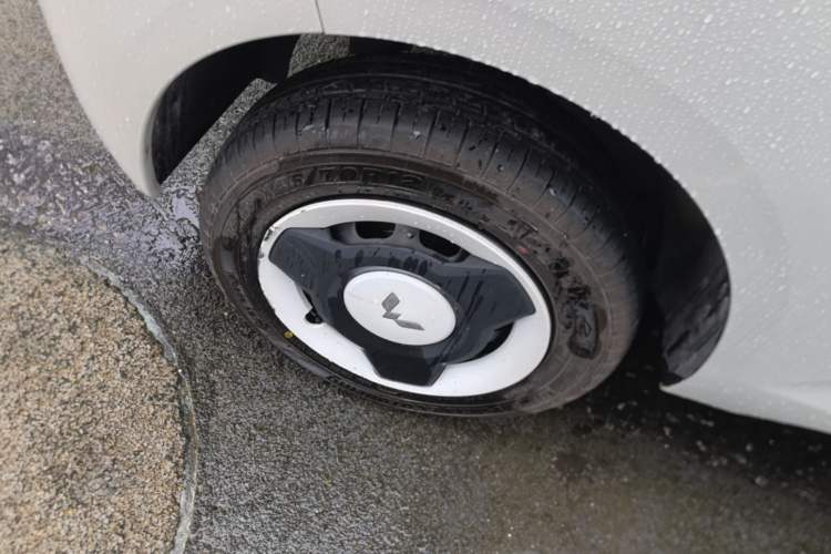 Used Wuling Hongguang MINIEV 2024 3rd Generation 215km Youth Edition Right Rear Wheel Hub