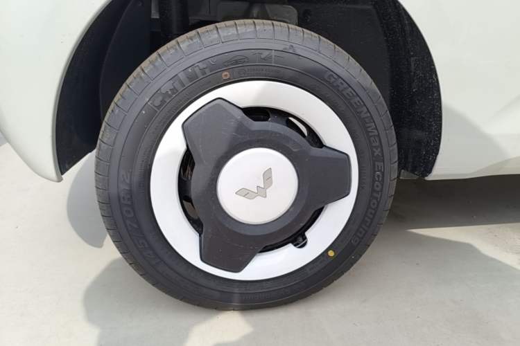Used Wuling Hongguang MINIEV 2024 3rd Generation 215km Youth Edition Right Rear Wheel Hub