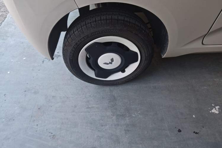 Used Wuling Hongguang MINIEV 2024 3rd Generation 215km Youth Edition Right Rear Wheel Hub
