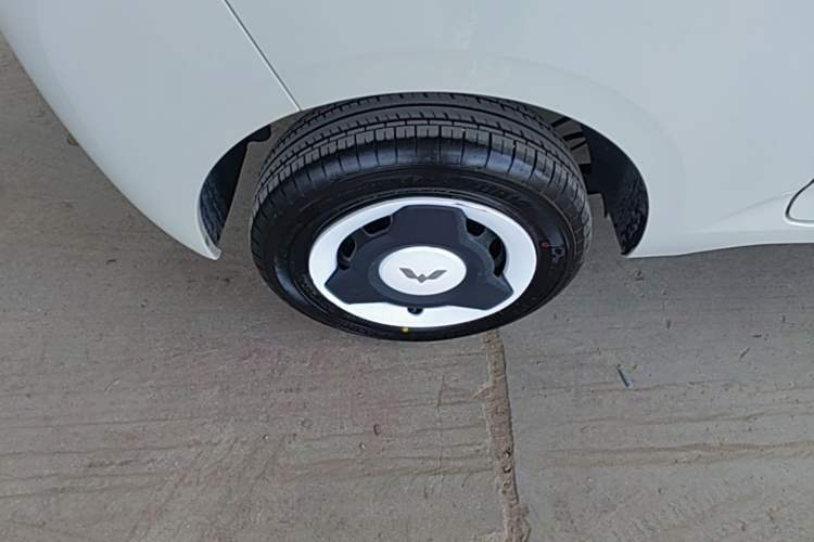 Used Wuling Hongguang MINIEV 2024 3rd Generation 215km Youth Edition Right Rear Wheel Hub