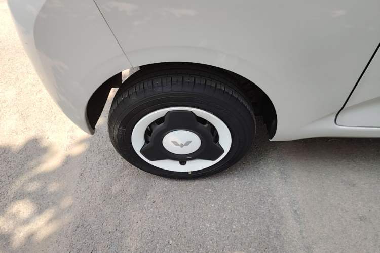 Used Wuling Hongguang MINIEV 2024 3rd Generation 215km Youth Edition Right Rear Wheel Hub