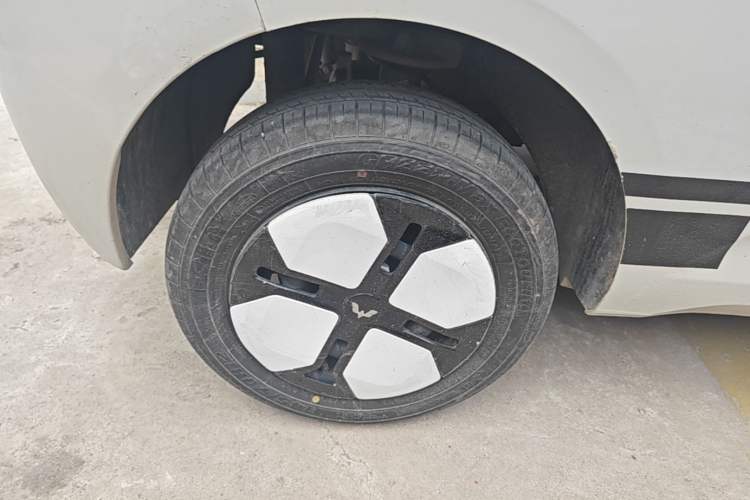 Used Wuling Hongguang MINIEV 2024 3rd Generation 215km Advanced Version Right Rear Wheel Hub