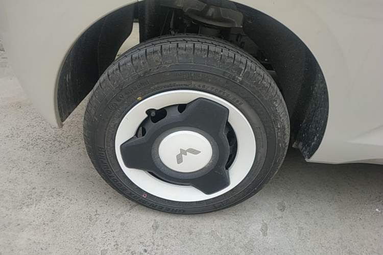Used Wuling Hongguang MINIEV 2024 3rd Generation 215km Youth Edition Right Rear Wheel Hub