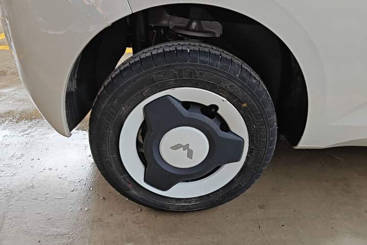 Used Wuling Hongguang MINIEV 2024 3rd Generation 215km Youth Edition Right Rear Wheel Hub