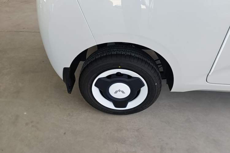 Used Wuling Hongguang MINIEV 2024 3rd Generation 215km Youth Edition Right Rear Wheel Hub
