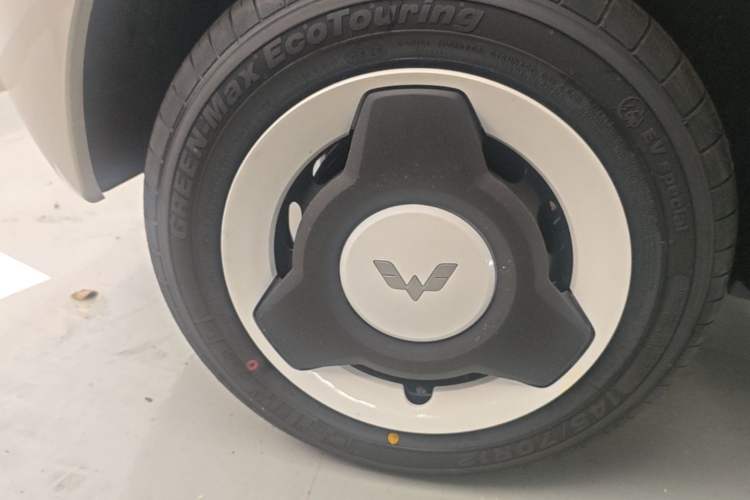 Used Wuling Hongguang MINIEV 2024 3rd Generation 215km Youth Edition Right Rear Wheel Hub