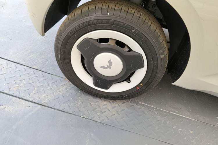 Used Wuling Hongguang MINIEV 2024 3rd Generation 215km Youth Edition Right Rear Wheel Hub