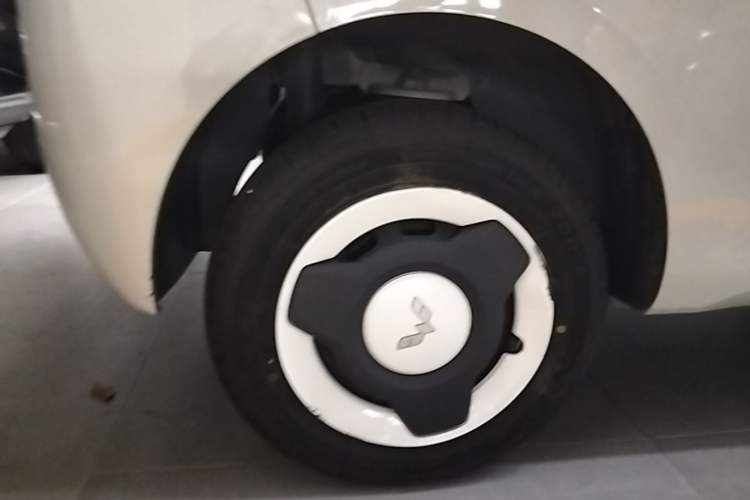 Used Wuling Hongguang MINIEV 2024 3rd Generation 215km Youth Edition Right Rear Wheel Hub