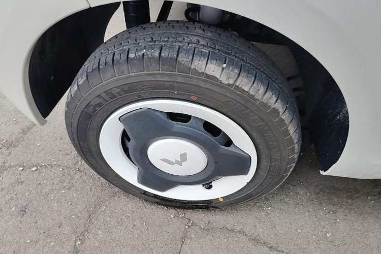 Used Wuling Hongguang MINIEV 2024 3rd Generation 215km Youth Edition Right Rear Wheel Hub