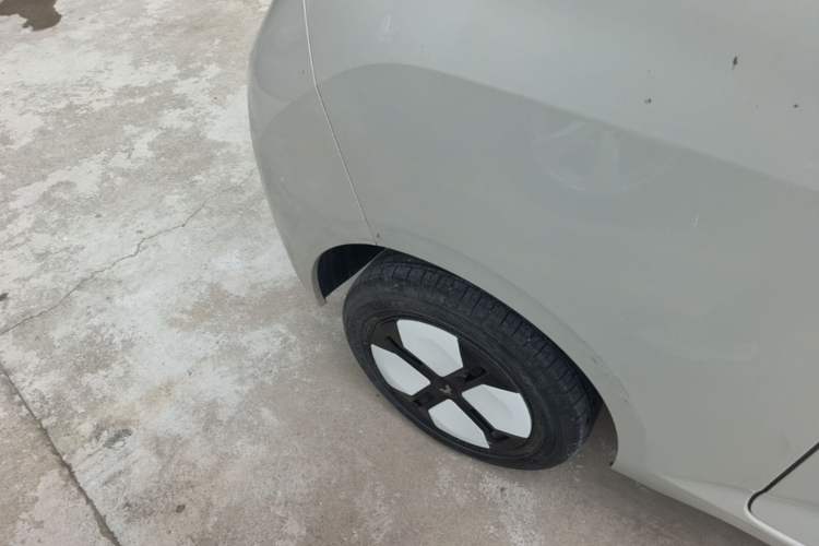 Used Wuling Hongguang MINIEV 2024 3rd Generation 215km Advanced Version Right Rear Wheel Hub