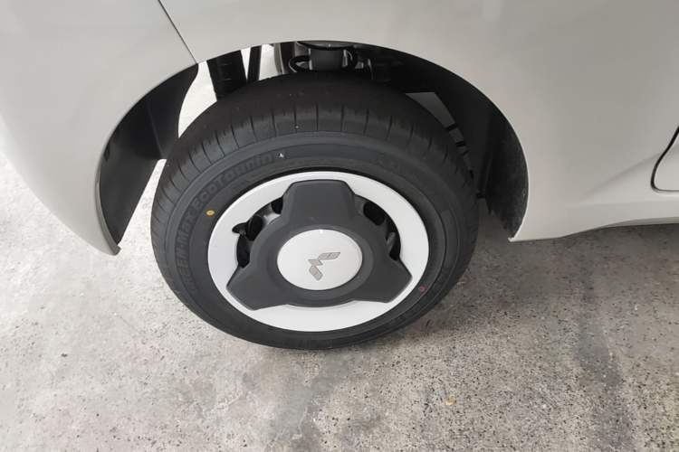 Used Wuling Hongguang MINIEV 2024 3rd Generation 215km Youth Edition Right Rear Wheel Hub