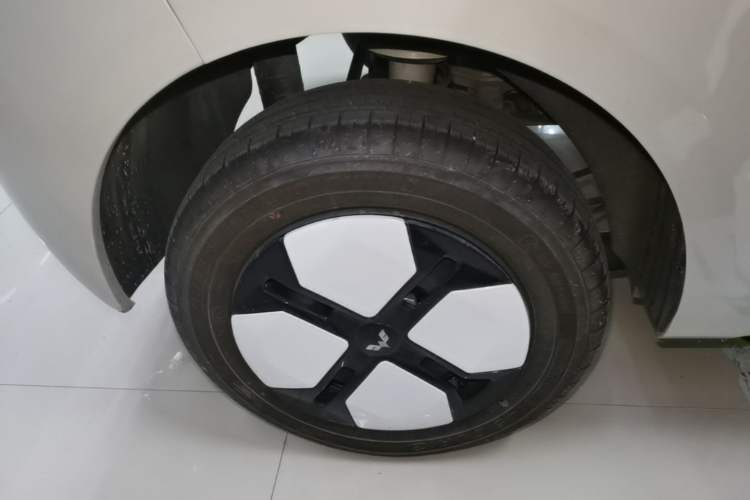 Used Wuling Hongguang MINIEV 2024 3rd Generation 215km Advanced Version Right Rear Wheel Hub