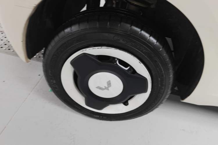 Used Wuling Hongguang MINIEV 2024 3rd Generation 215km Youth Edition Right Rear Wheel Hub