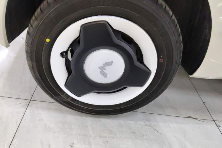 Used Wuling Hongguang MINIEV 2024 3rd Generation 215km Youth Edition Right Rear Wheel Hub
