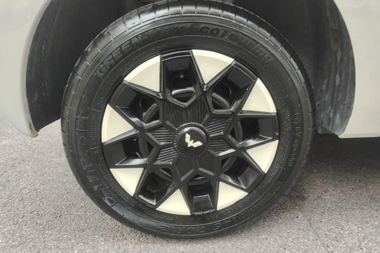 Used Wuling Hongguang MINIEV 2024 3rd Generation 215km Advanced Version Right Rear Wheel Hub