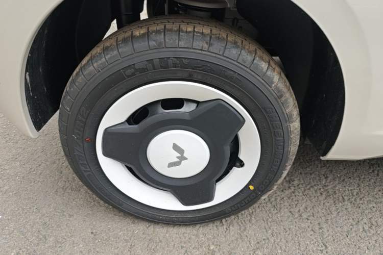 Used Wuling Hongguang MINIEV 2024 3rd Generation 215km Youth Edition Right Rear Wheel Hub