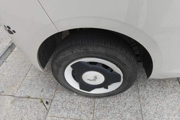 Used Wuling Hongguang MINIEV 2024 3rd Generation 215km Youth Edition Right Rear Wheel Hub