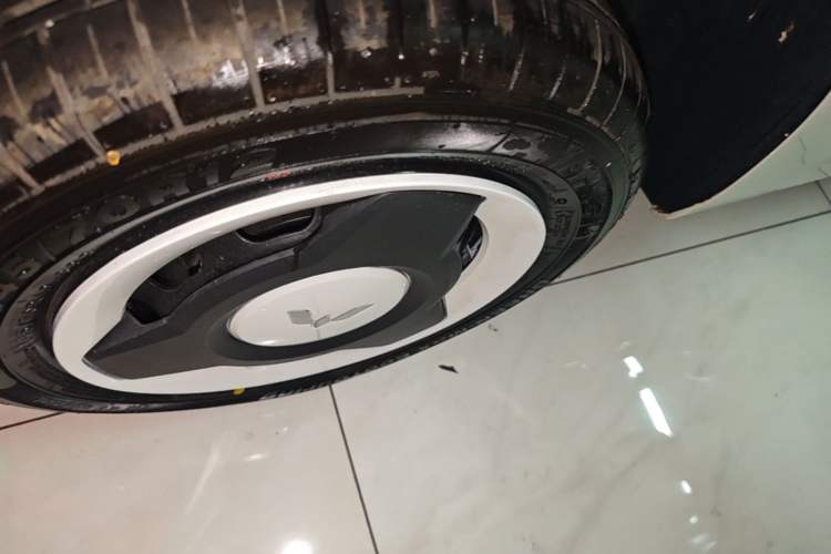 Used Wuling Hongguang MINIEV 2024 3rd Generation 215km Youth Edition Right Rear Wheel Hub