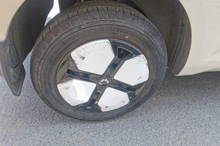 Used Wuling Hongguang MINIEV 2024 3rd Generation 215km Advanced Version Right Rear Wheel Hub