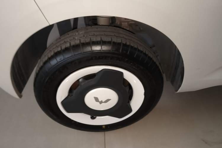Used Wuling Hongguang MINIEV 2024 3rd Generation 215km Youth Edition Right Rear Wheel Hub