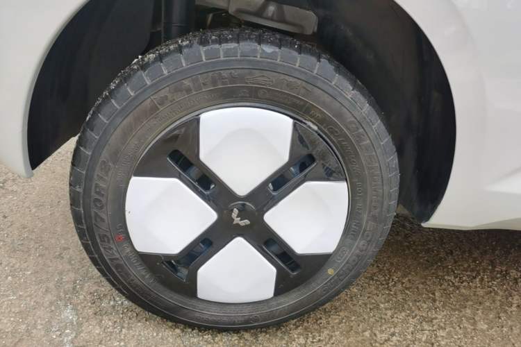 Used Wuling Hongguang MINIEV 2024 3rd Generation 215km Youth Edition Right Rear Wheel Hub