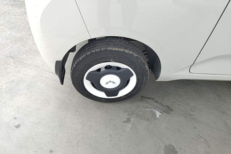 Used Wuling Hongguang MINIEV 2024 3rd Generation 215km Youth Edition Right Rear Wheel Hub