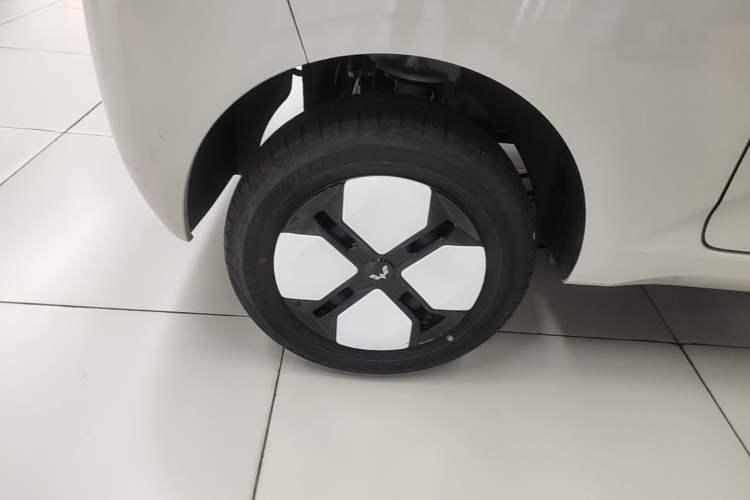Used Wuling Hongguang MINIEV 2024 3rd Generation 215km Advanced Version Right Rear Wheel Hub