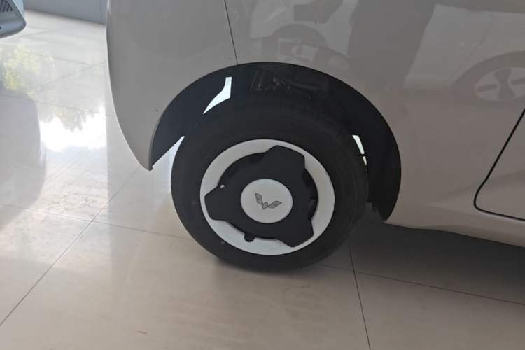 Used Wuling Hongguang MINIEV 2024 3rd Generation 215km Youth Edition Right Rear Wheel Hub