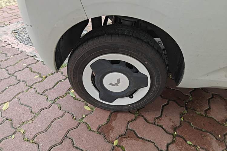 Used Wuling Hongguang MINIEV 2024 3rd Generation 215km Youth Edition Right Rear Wheel Hub