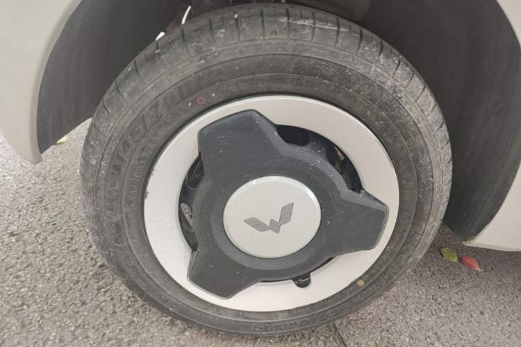 Used Wuling Hongguang MINIEV 2024 3rd Generation 215km Youth Edition Right Rear Wheel Hub