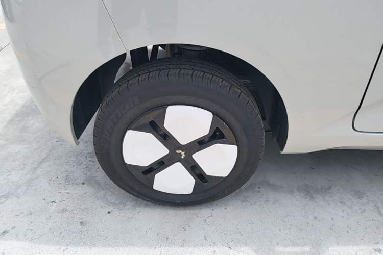 Used Wuling Hongguang MINIEV 2024 3rd Generation 215km Advanced Version Right Rear Wheel Hub