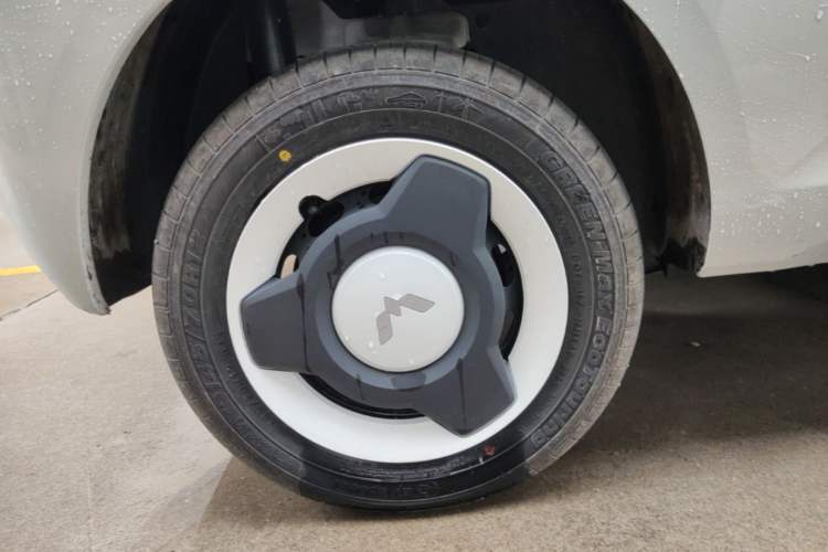 Used Wuling Hongguang MINIEV 2024 3rd Generation 215km Youth Edition Right Rear Wheel Hub