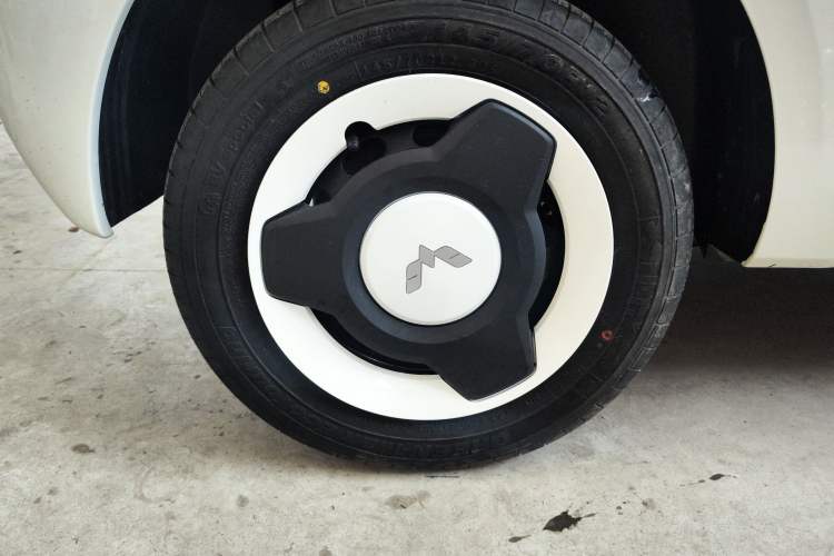 Used Wuling Hongguang MINIEV 2024 3rd Generation 215km Youth Edition Right Rear Wheel Hub