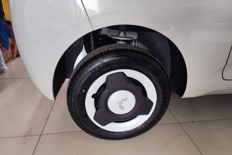 Used Wuling Hongguang MINIEV 2024 3rd Generation 215km Youth Edition Right Rear Wheel Hub