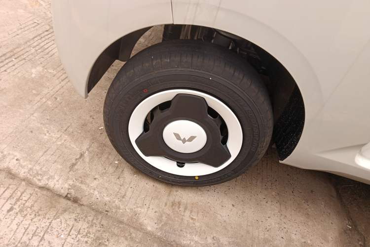 Used Wuling Hongguang MINIEV 2024 3rd Generation 215km Youth Edition Right Rear Wheel Hub